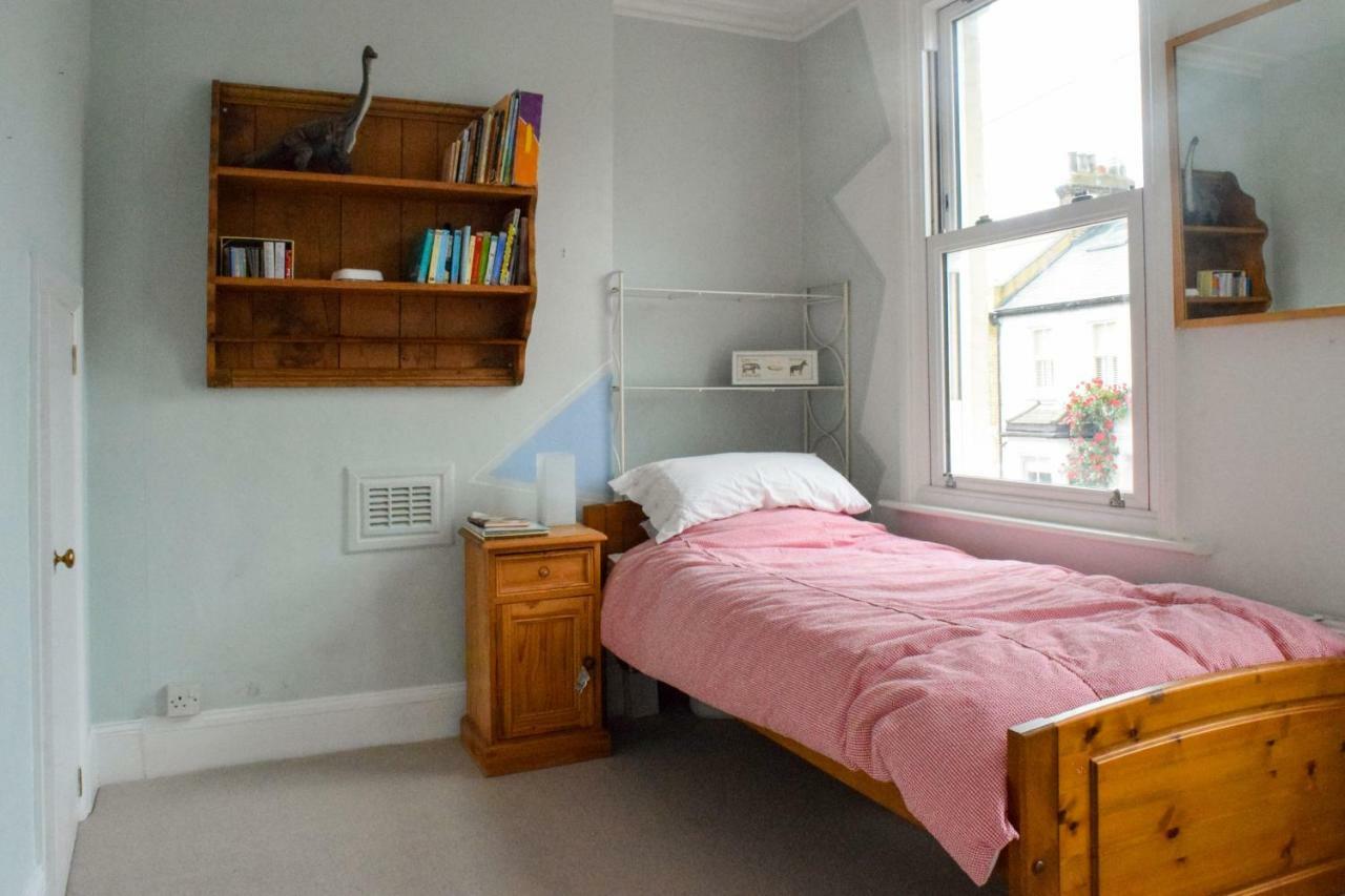 3 Bedroom Family House With A Superb Kitchen And Garden Londres Exterior foto